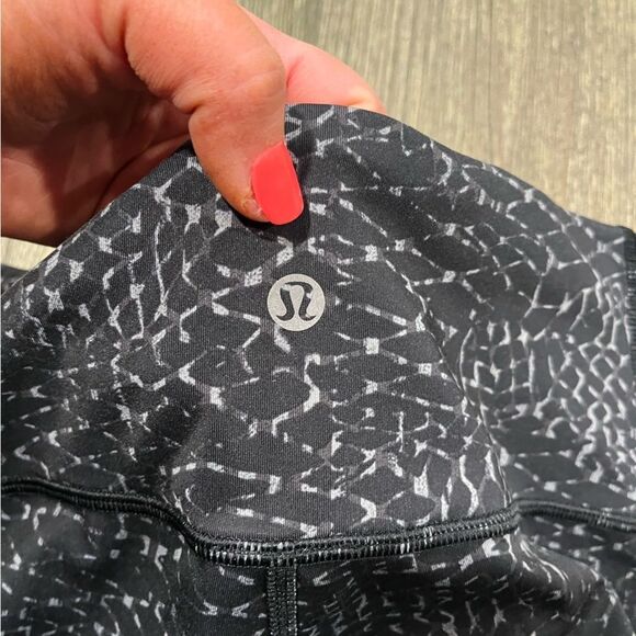Lululemon Var-City Crop Leggings Mid-Rise Samba Snake Battleship Black Size 6 - Picture 6 of 7
